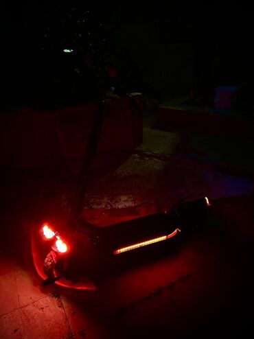 işlənmiş gitara: İşlənmiş Elektrik samokat 10", > 1000 Vt, > 45 km/s, Pulsuz çatdırılma