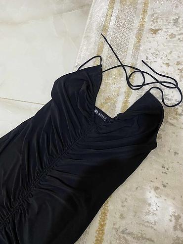 lil solid accessories: Crna midi haljina sa naborima i tankim bretelama - Elegantna crna — 1