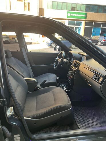 VAZ (LADA): VAZ (LADA) Priora: 1.6 l | 2018 il 170000 km Sedan — 10