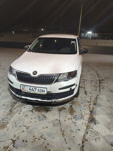 бу наборы ключей: Skoda Rapid, белый седан. Основные особенности: - Кузов седан, белый