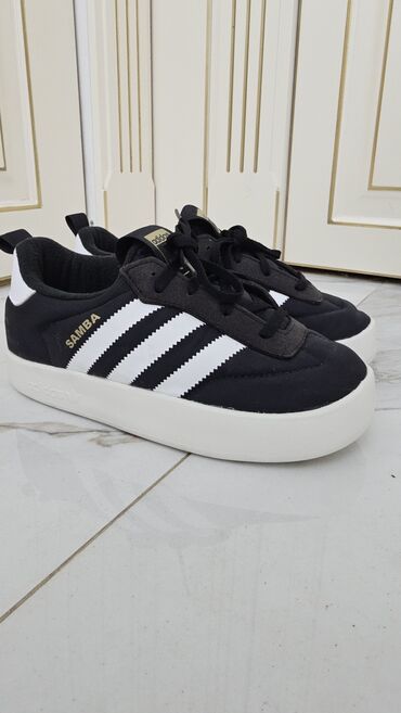 короны для девочек: Мужские кроссовки, 34, Adidas, Новый, цвет - Черный, Самовывоз