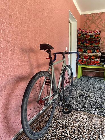 шлем очки: Фикс-байк (fixed gear) с легкой алюминиевой рамой. Особенности: - — 1