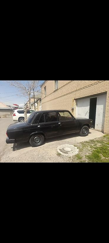 mercedes benz 208 d: Lada sedan (klassik “2107” seriyası görünüşü) – qara rəng, 4 qapı — 5