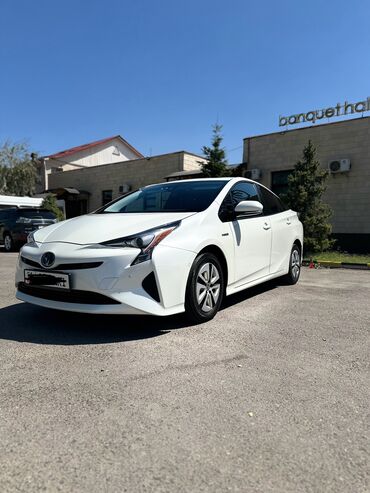 Toyota: Toyota Prius: 2018 г., 1.8 л, Вариатор, Гибрид, Седан