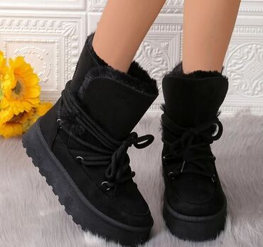 Ugg obuća: Ugg čizme, bоја - Crna, 38.5 — 2