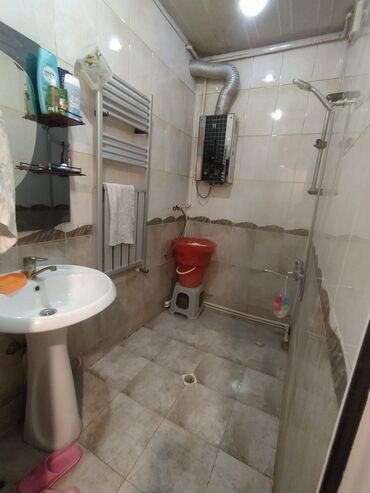 Uzunmüddətli kirayə mənzillər: Zabrat 1 qəsəbəsi Əsas yola piyada 3.4 dəq Məsafə Koroğlu metrosuna — 9