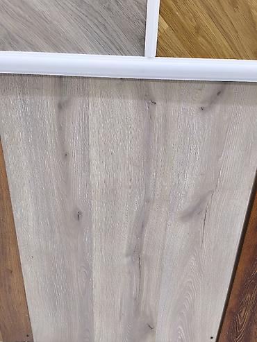 Ağ-boz palıd naxışlı döşəmə örtüyü (laminat tipli panel) - İsti