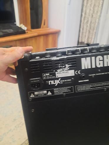 нужна: Комбоусилитель NUX Mighty 15w. Множество эффектов : Ревер, хорус — 4