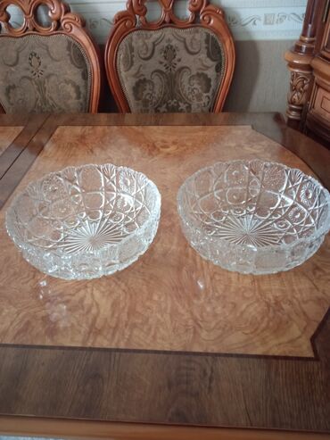 arxideya gülü: Təmiz xrustal vazalar