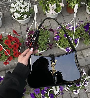 yeni çantalar: - Qadın çiynindən asılan kiçik ölçülü çanta - Rəng: qara, parlaq laklı — 1