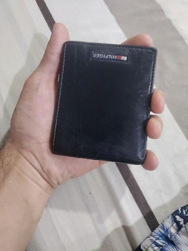 Tommy Hilfiger kişi pulqabısı – qara rəng, klassik ikiqat