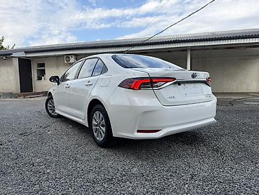 corolla 2004: Toyota Corolla: 2022 г., 1.8 л, Гибрид, Седан — 4