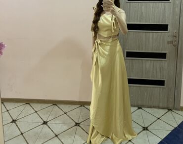 qadin ucun kostyum salvar: İki hissəli zərif ziyafət dəsti: - Rəng: açıq şampan/sarı. - Material