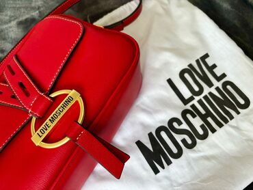 bluzica crvena otkacena: Original Love Moschino torbica,kao nova,ocuvana. Torbica je cuvana u