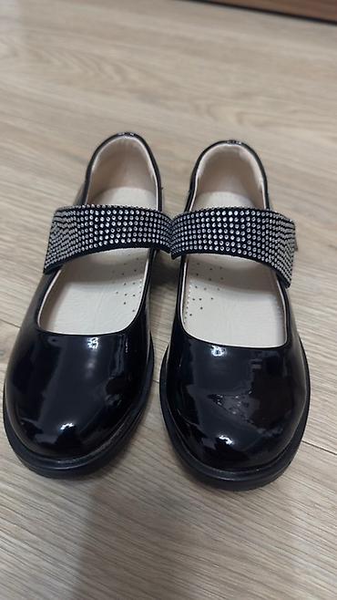 Детская обувь: Детские туфли Мэри Джейн черного цвета, выполненные из лакированной — 6