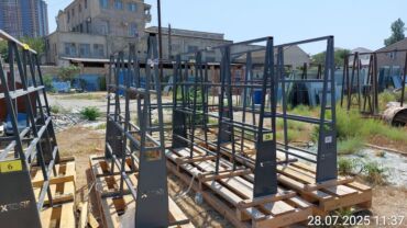 işlenmiş taxtlar: Məhsul: Şüşə və daş plitələrin daşınması/saxlanması üçün metal