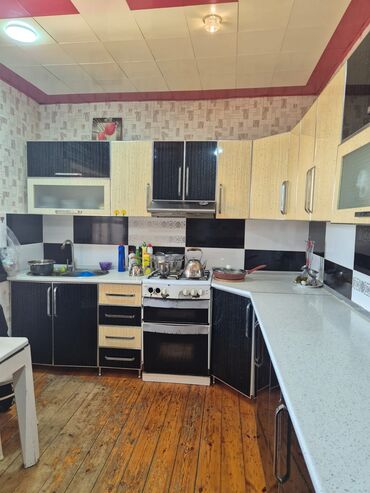 metbex stollari: Metbex mebeli 2/3 . Mebel yaxsi veziyyetdedir Üstunde aspirator ve