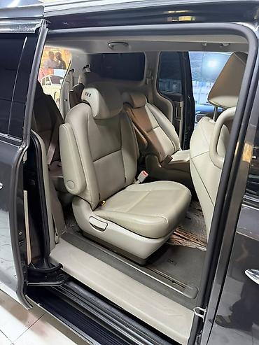 kia optima2016: Kia Carnival minivan - Kuzov: qrafit-boz rəng, xrom ön barmaqlıq və — 7