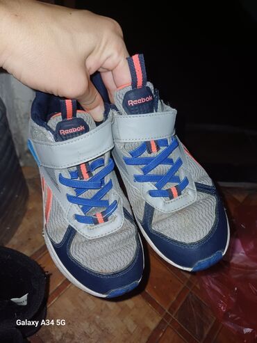 Sneakers: Reebok, Size - 31