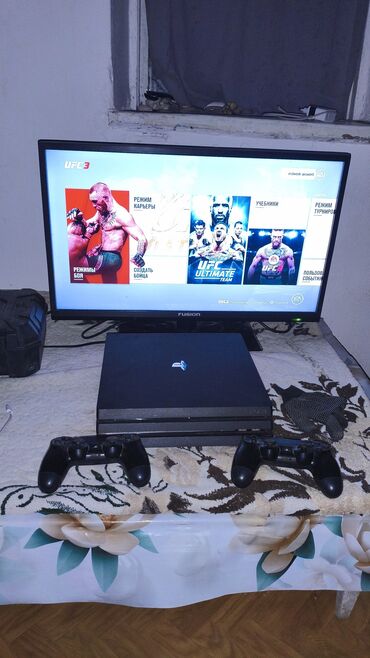 пароочиститель для клининга: Игровая консоль PlayStation 4 Pro с комплектом Состав: - Консоль Sony