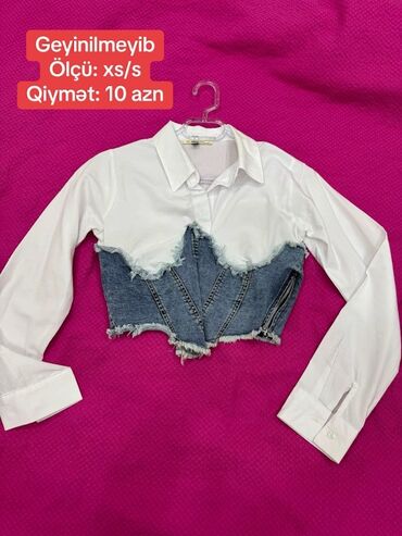 Свадебные платья и аксессуары: Ağ rəngdə, cins korset detallı qısa qadın köynəyi. Uzun qollu və