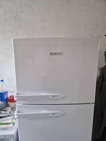 скупка старой бытовой техники: Холодильник BEKO, двухкамерный, классический белый цвет. - Верхняя