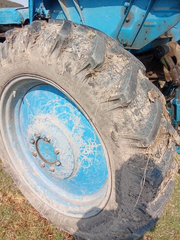 Traktorlar: Mavi rəngli T28. Qabaq təkərlər orta vəziyyətdə arxa təkərlər isə -da lalafo.az — 3 Traktorlar: Mavi rəngli T28. Qabaq təkərlər orta vəziyyətdə arxa təkərlər isə — 3