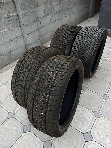 295 60 22 5: Комплект из 4 автомобильных шин. Параметры: - Размер: 275/40, 315/35 — 3