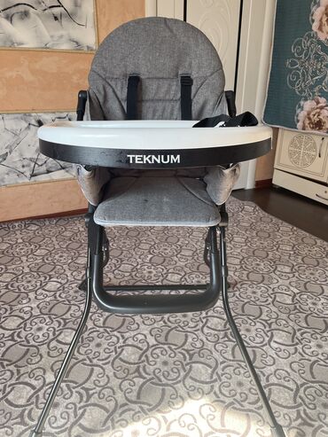 Детская мебель: Срочно продаю стульчик для кормления Teknum легко складывается чехол