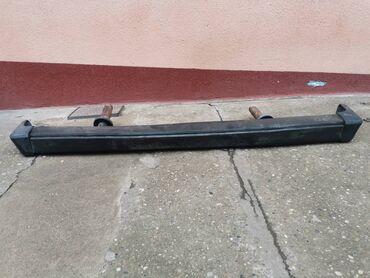 Auto delovi: Prednji branik Lada 2121,21213,21214 Niva. Polovno, ocuvano. Skinuto — 2