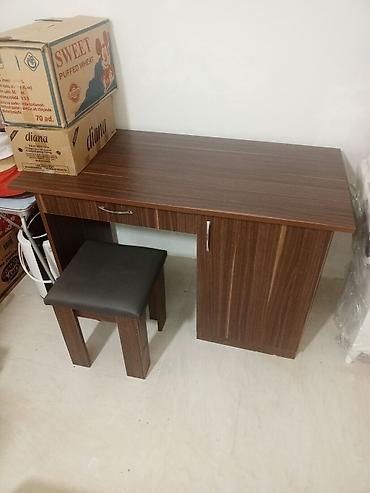 kohne stullar: Kompakt iş masası və taburet - Material: taxta əsaslı laminat (qoz — 1