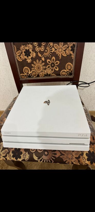 ps4 slim 1 tb: Ps 4 pro 1 tb 1 aydı alınıb 1 ilik akaunt var Deluxs paket 500 çox