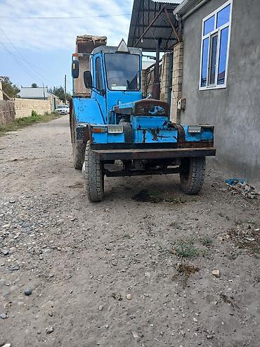 ford 5 1: Mavi rəngli təkərli traktor Xüsusiyyətlər: - Kabinli, ön və arxa — 1