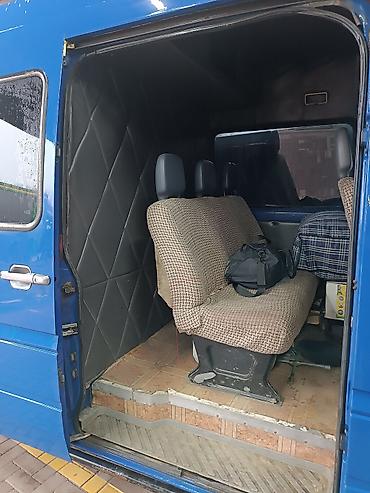 Аренда фургона: Mercedes‑Benz Sprinter — цельнометаллический фургон синего цвета с — 11