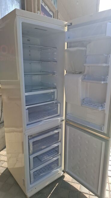 Миксеры: 2 двери Samsung Холодильник Продажа, цвет - Бежевый, С диспенсером