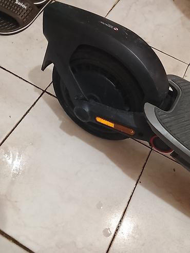 Motonəqliyyat: Skuter 10 gün du alinib 1600 AZN . Tecılı satılır 600 AZN karopka var — 6