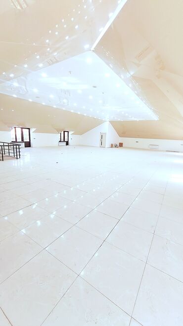 Mağazalar: Göyçay ş. tam mərkəzdə çox əla yerdə 3 mərtəbə + monsar + aşağıda — 5