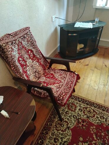 Qonaq otağı dəstləri: Klassik üslubda otaq mebelləri dəsti Dəst tərkibi: - Geniş divar — 4