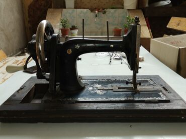 Qədim tikiş maşınları: "Zinger" Almaniya istehsalı olan qədim tikiş maşını. Yaşı 100 ildən — 4