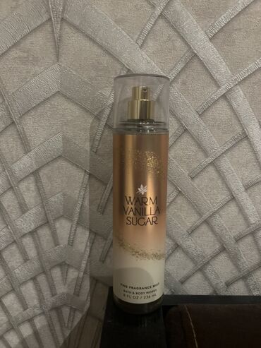 Bath & Body Works brendinin "Warm Vanilla Sugar" ətirli spreyi