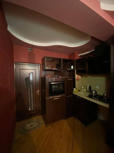 Uzunmüddətli kirayə mənzillər: Xətai rayonu,Həzi Aslanov metrosunun çıxışı.17 mərtəbəli binanın,6-cı — 5