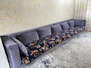 дешевые диваны интернет магазин: Прямой диван, цвет - Фиолетовый, Б/у