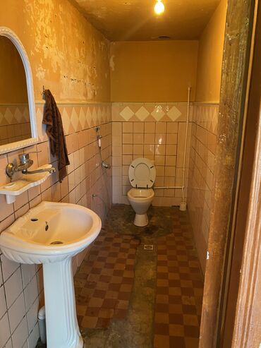 Köhnə tikili: Gəncə, 6 otaqlı, Köhnə tikili, 3 kv. m — 8