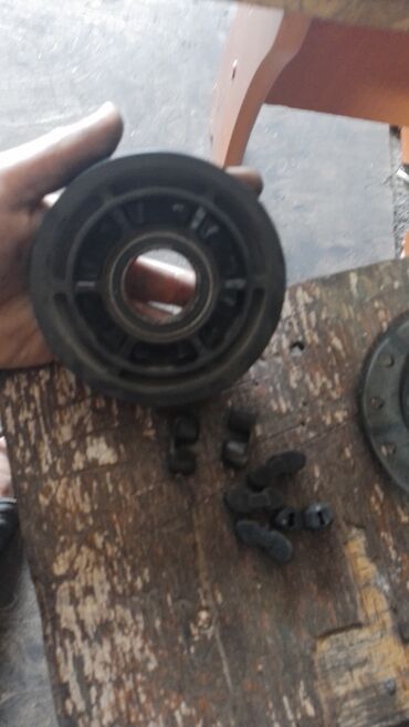 Şkivlər, roliklər: Avtomobil kondisionerinin muftası. Bu, kondisioner sisteminin bir — 8