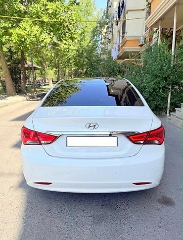 07 2010: Hyundai Sonata: 2.4 l | 2010 il Sedan — 2
