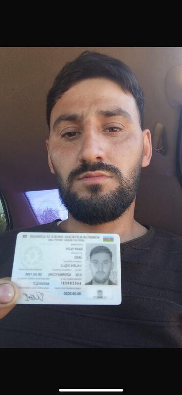 Taniyin bu insani camatin pulnu ele alib ortadan cixir inanmiyanlar