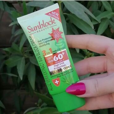 sandale vera pelle: Sunblock. SPF. 60 Gunesden qoruyucu Aloe vera terkibli krem deride