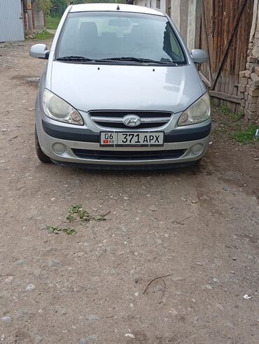 электро скутер запчас: Автомобиль Hyundai Getz серебристого цвета. Компактный и экономичный