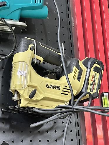 Аккумуляторный лобзик 21V - Питается от съемного аккумулятора 21V