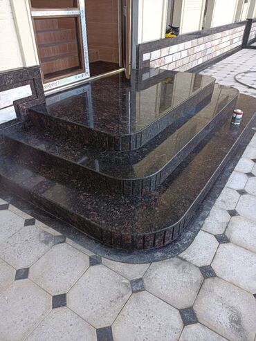 Фасадные гранитные плитки: Принимаем заказ подоконник и лестницы делаем Гранит отличается высокой — 8